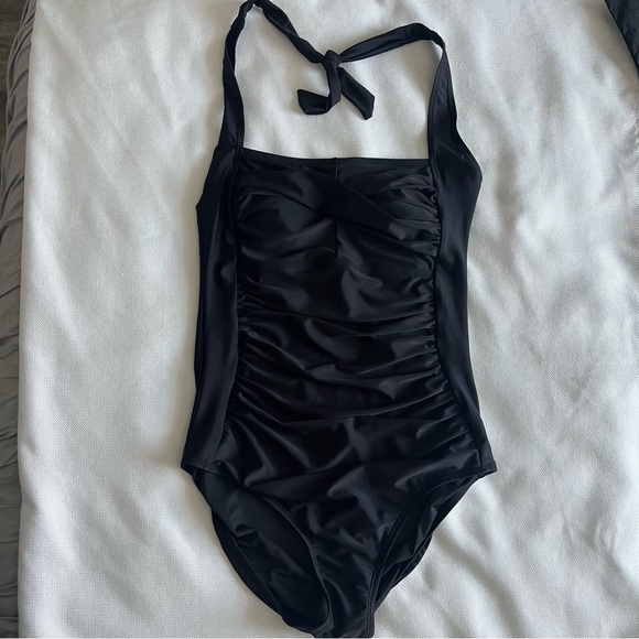 Smismivo Tummy Control Halter One Piece
Slimming Retro Swimsuit Ruched Size S - Picture 3 of 10